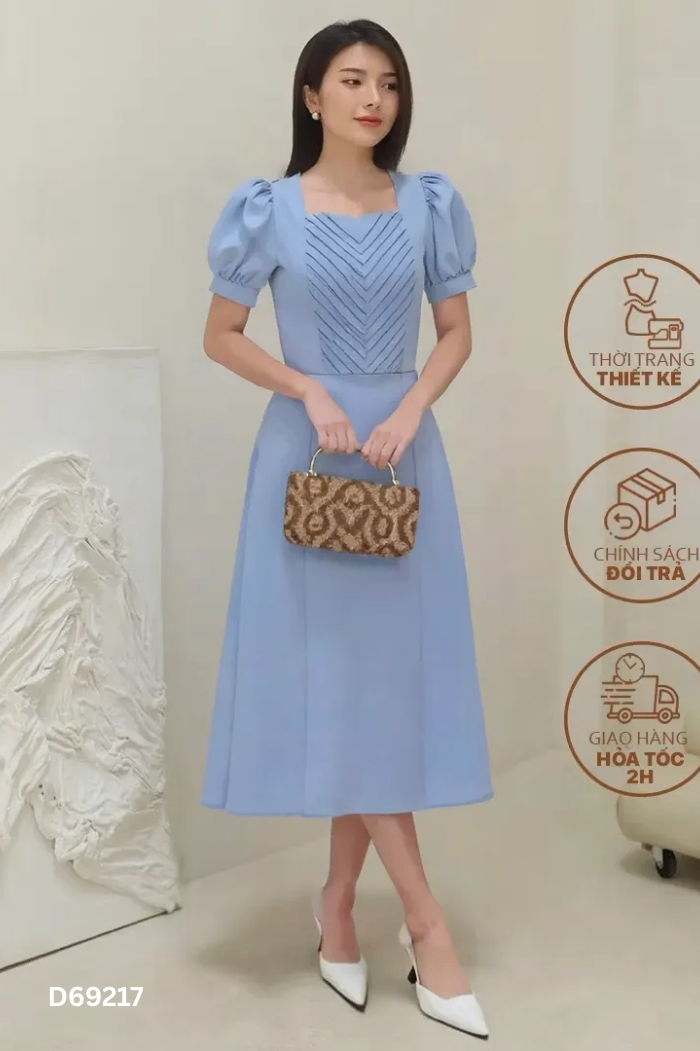 Váy xanh cổ vuông