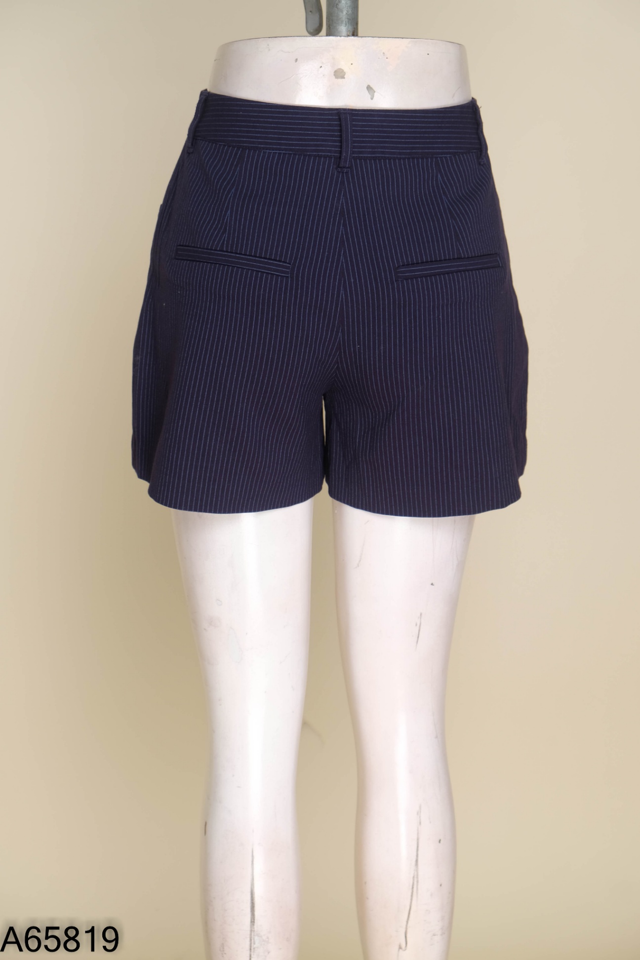 Quần shorts TNG xanh than sọc