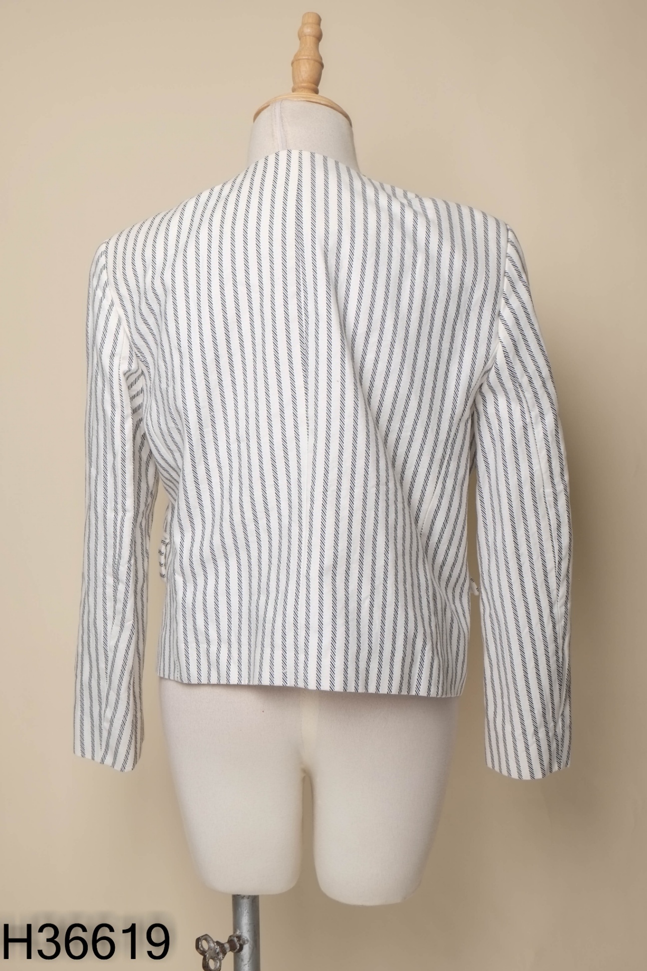Áo be sọc ZARA phối cúc vàng