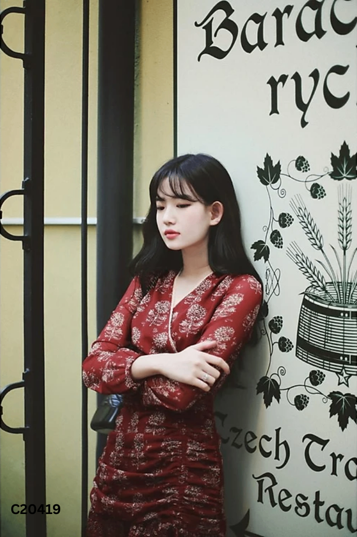 Váy dúm đỏ hoa