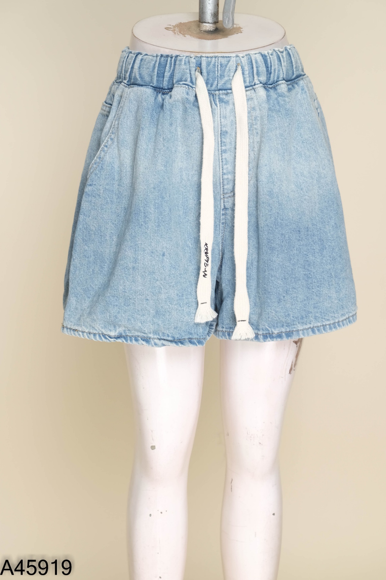 Quần shorts jeans xanh trơn