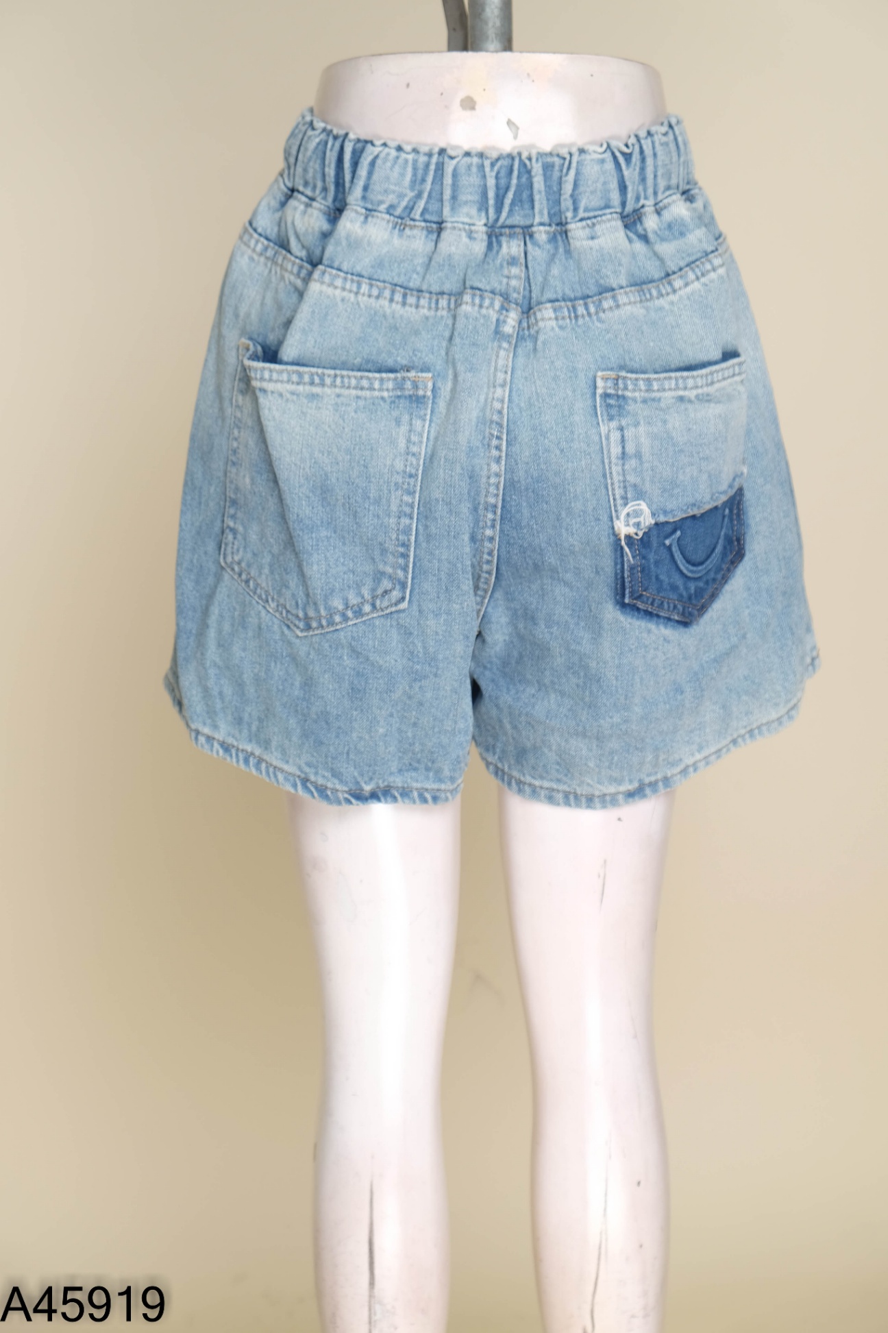Quần shorts jeans xanh trơn