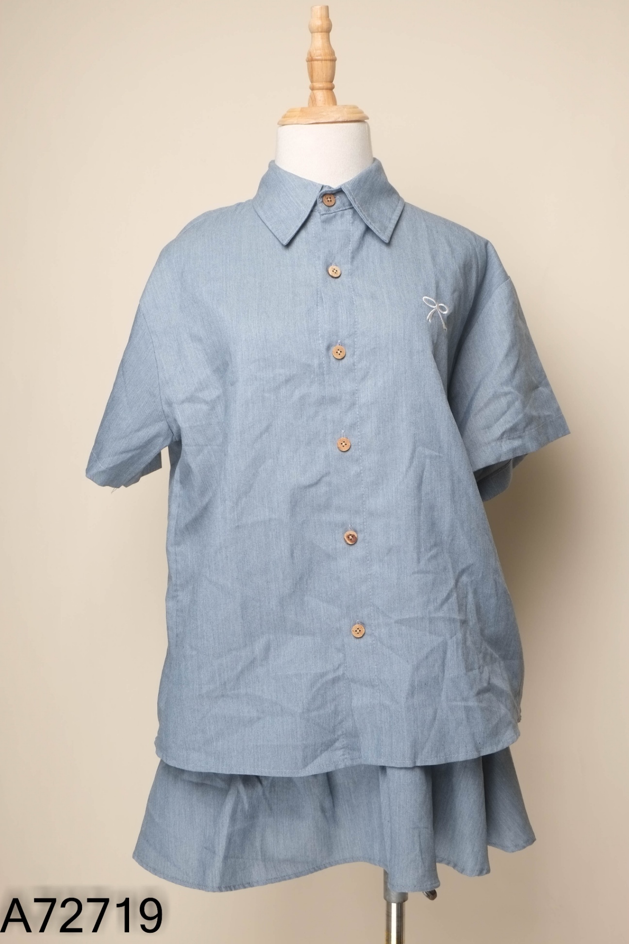 SET HAVANA Áo sơ mi xanh thêu nơ + chân váy