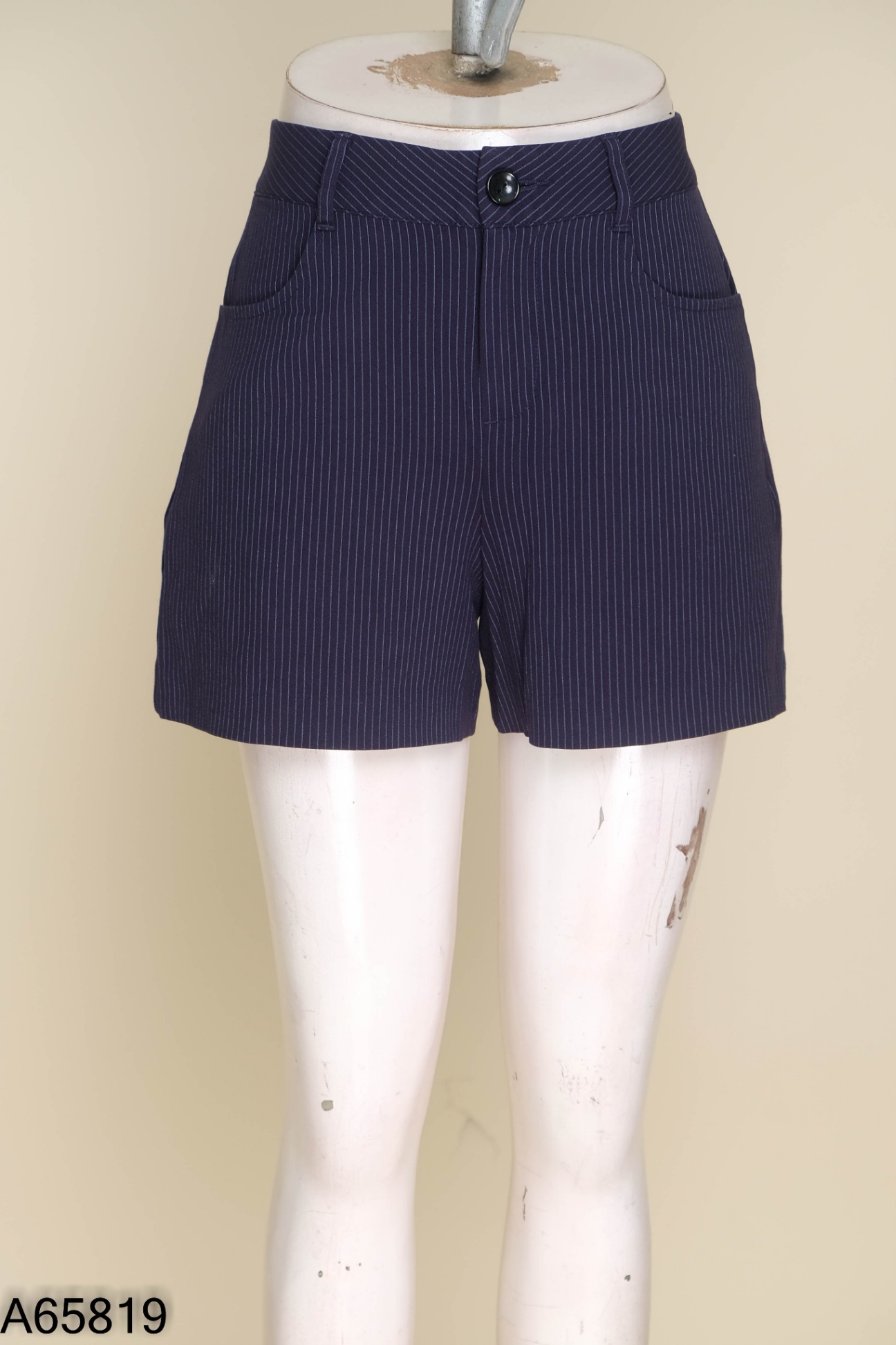 Quần shorts TNG xanh than sọc