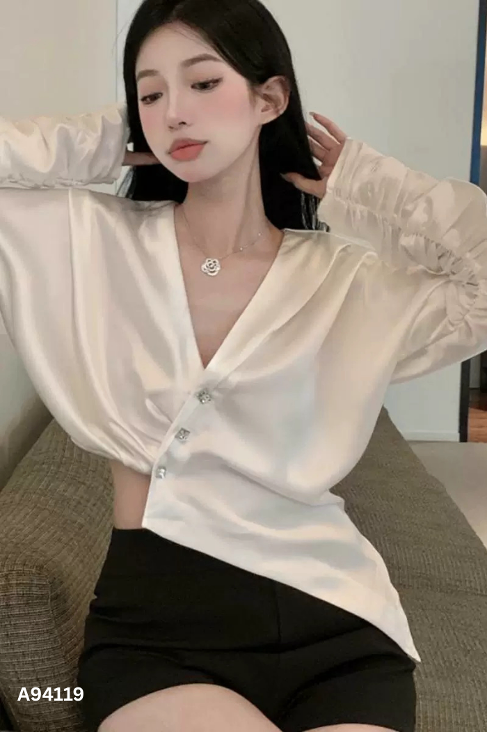Áo lụa trắng đá vuông