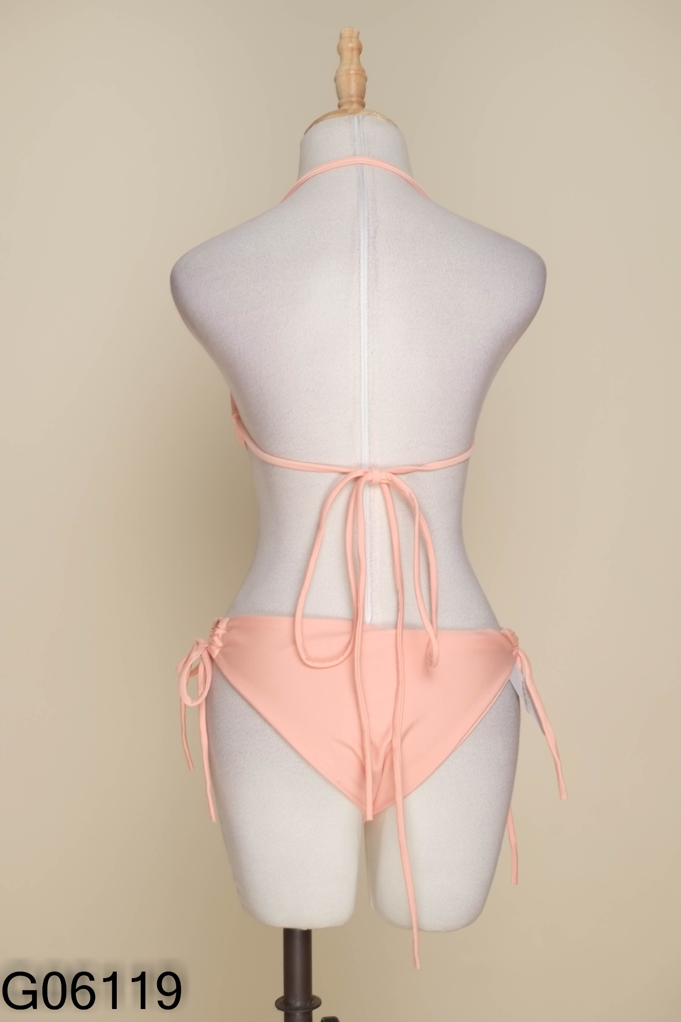 Set bikini hồng nhạt hai mảnh