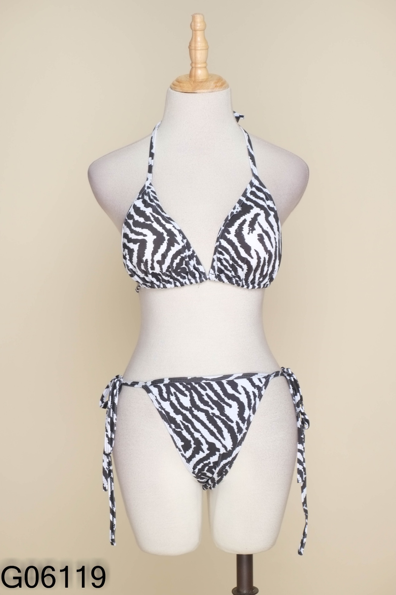 Set bikini vằn trắng đen