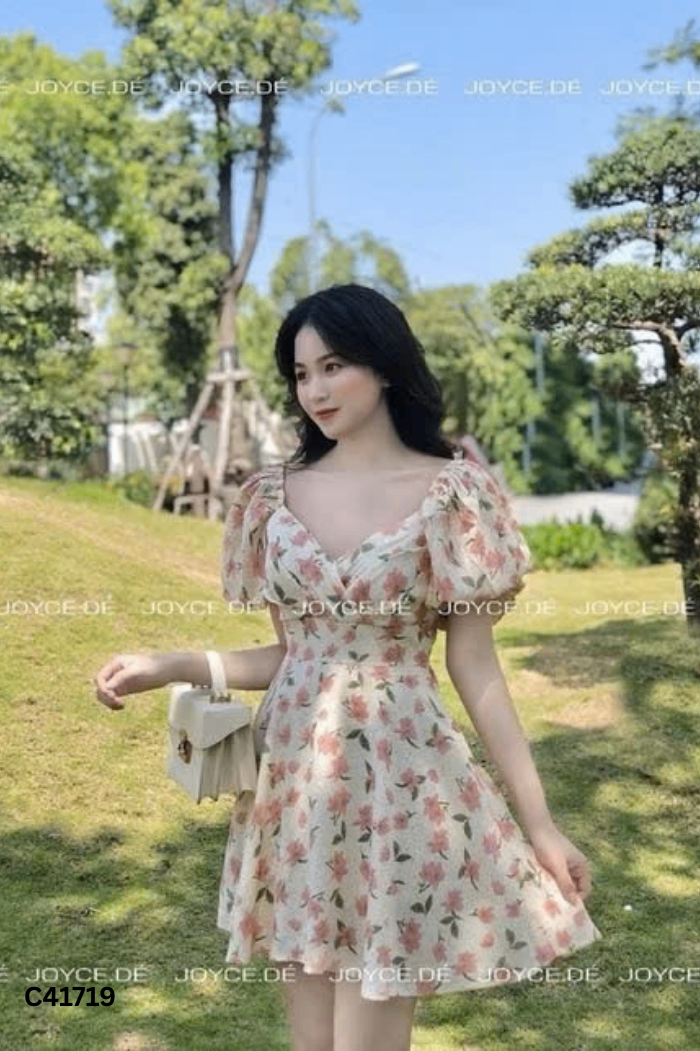 Váy be hoa hồng