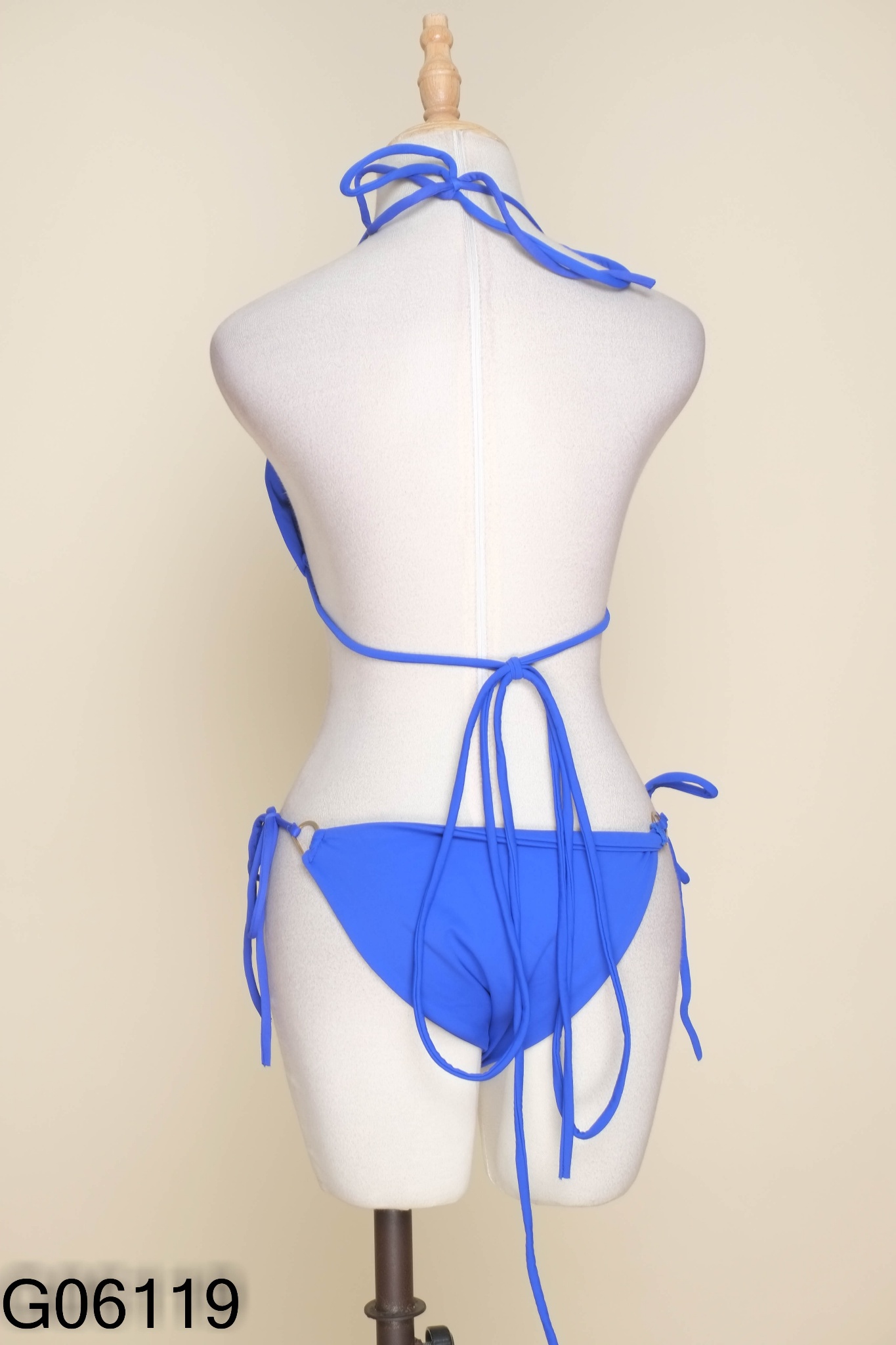 Set bikini xanh dương hai mảnh