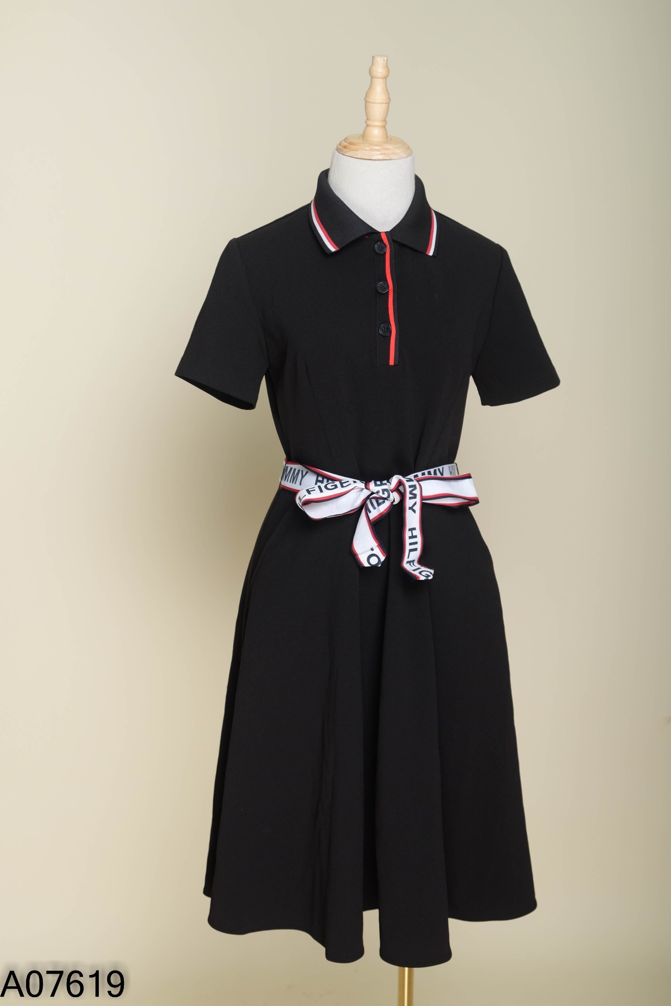 Váy TOMMY HILFIGER (xuất) đen cổ polo