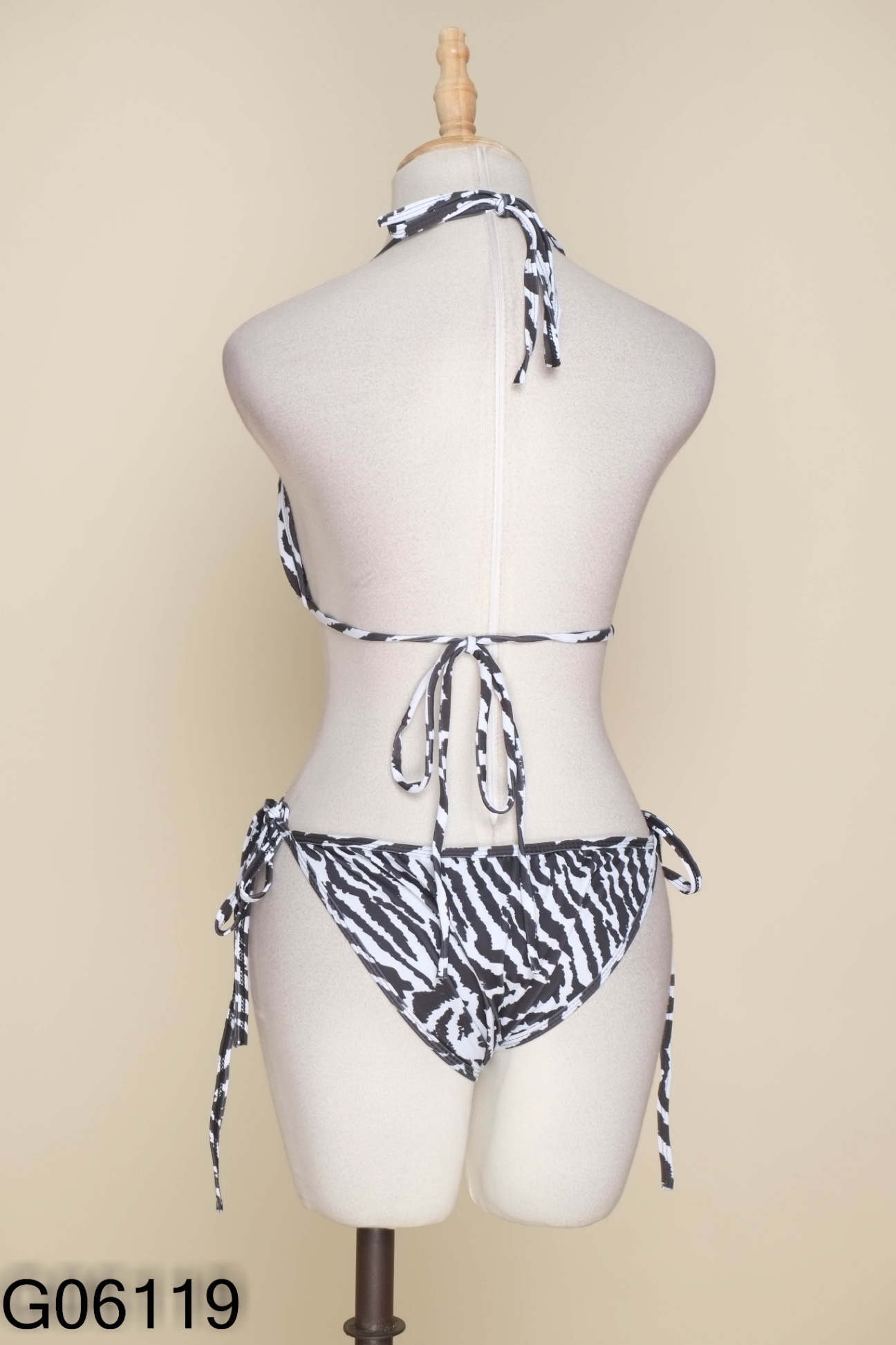 Set bikini vằn trắng đen