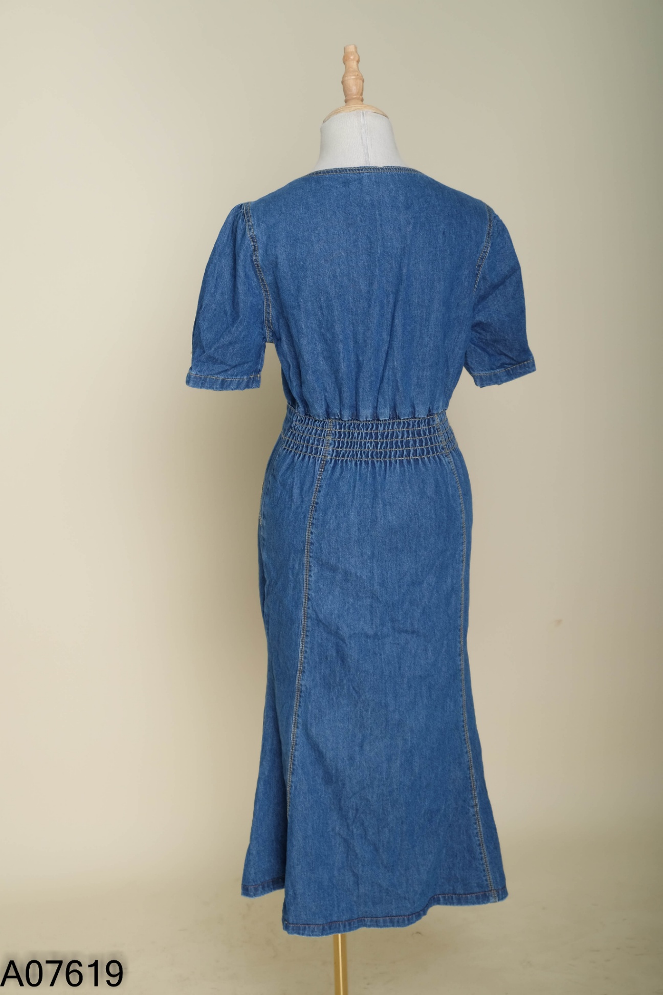 Váy jeans xanh cài khuy