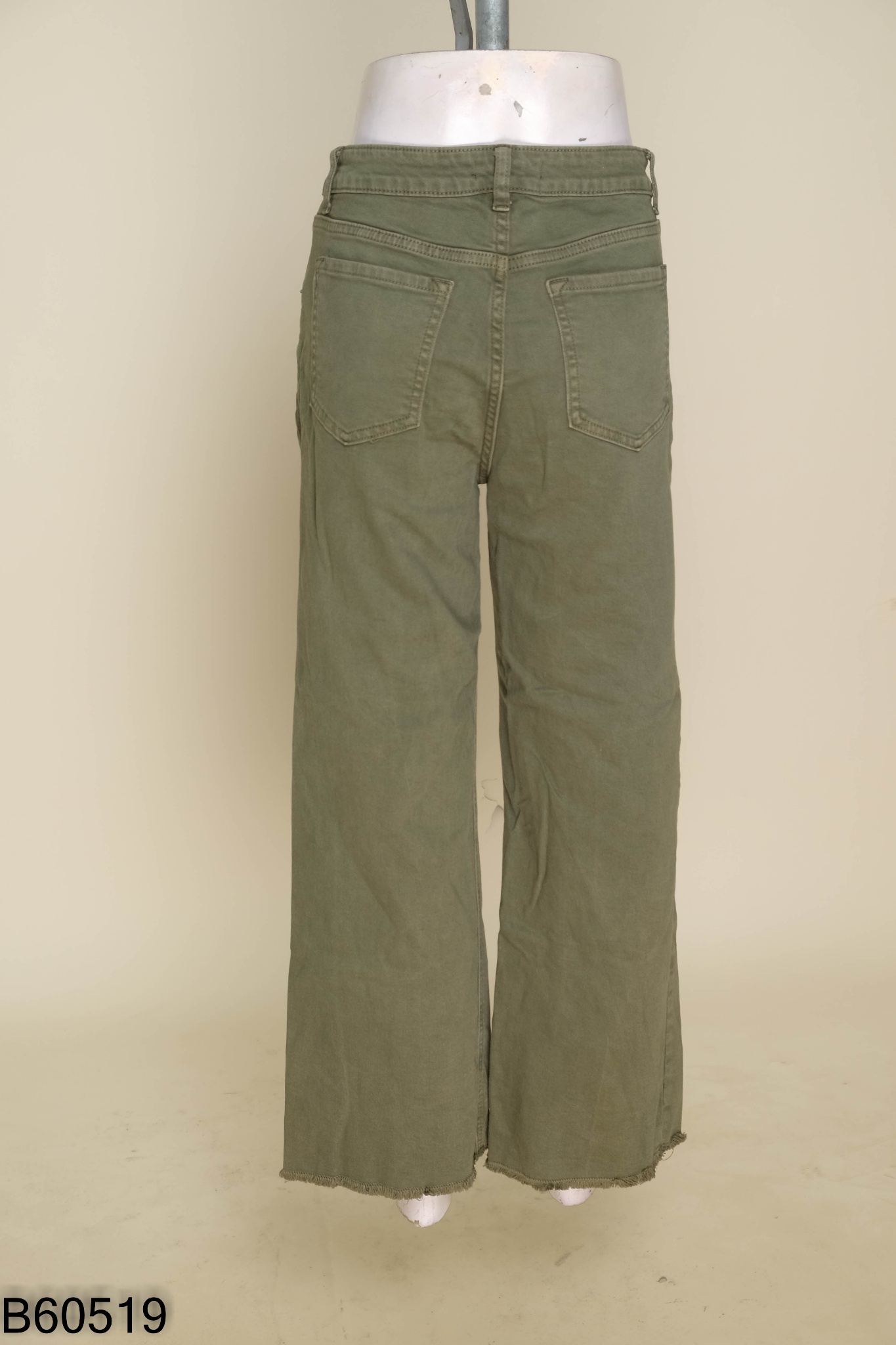 Quần jeans xanh suông