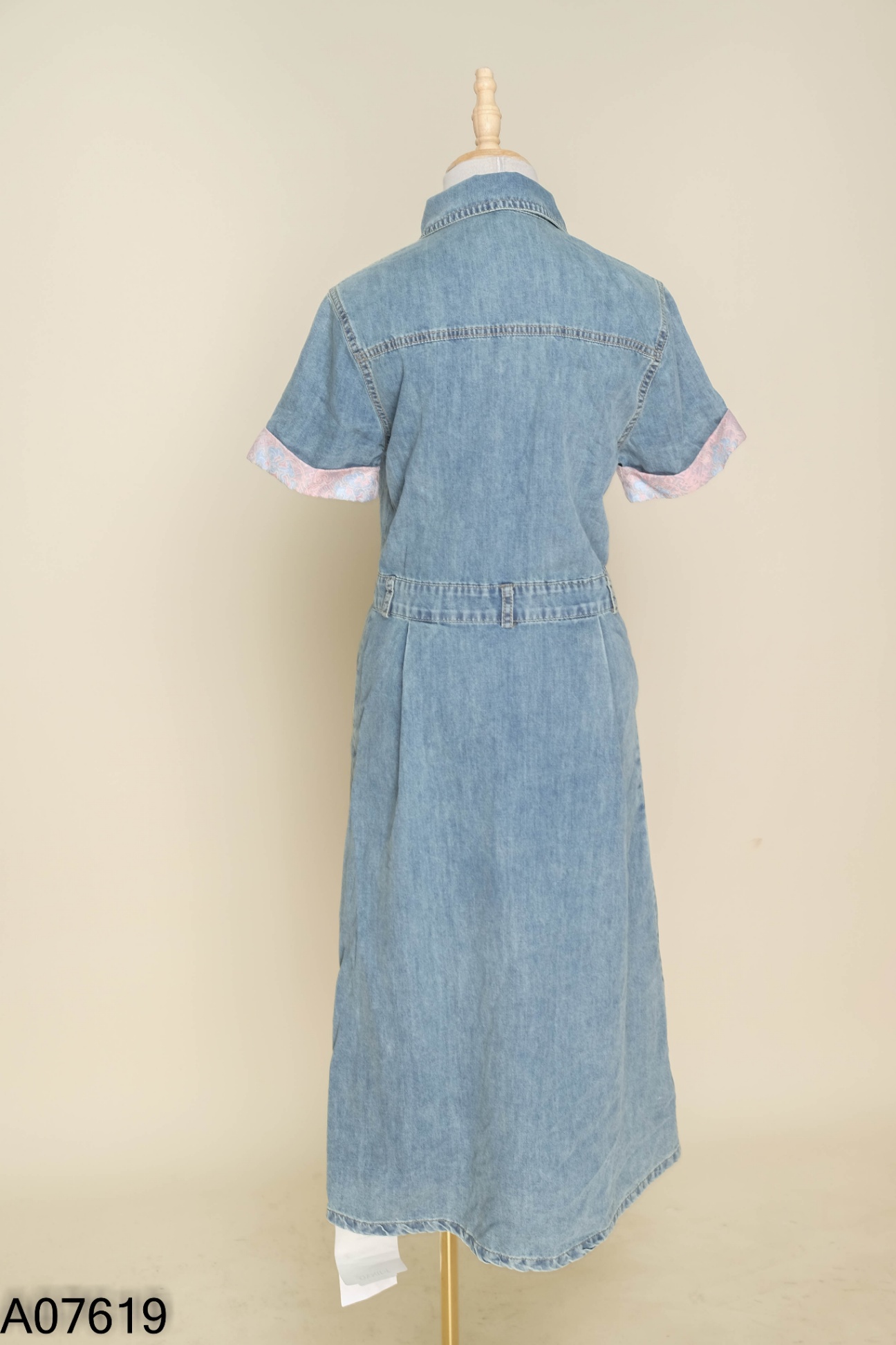 NEWTAG Váy jeans xanh thêu hình