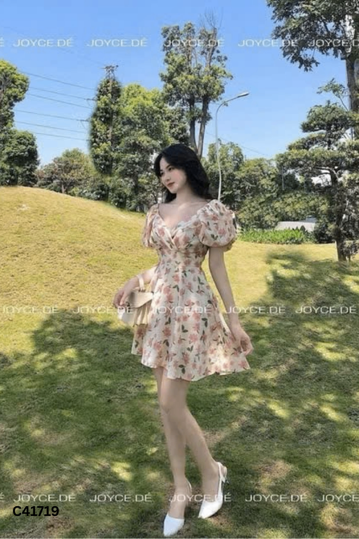 Váy be hoa hồng