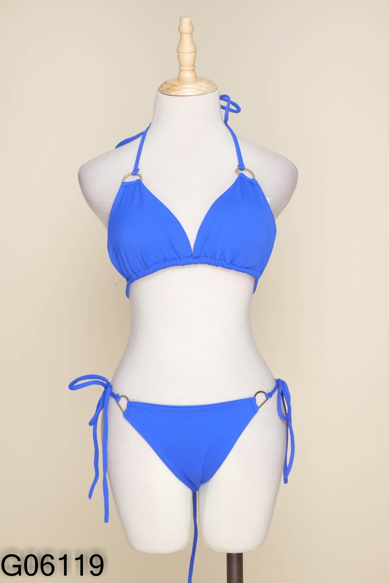Set bikini xanh dương hai mảnh