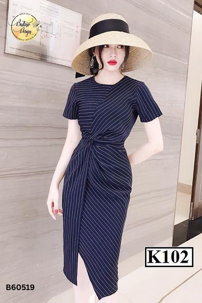 Váy xanh than KEVA sọc trắng xoắn eo