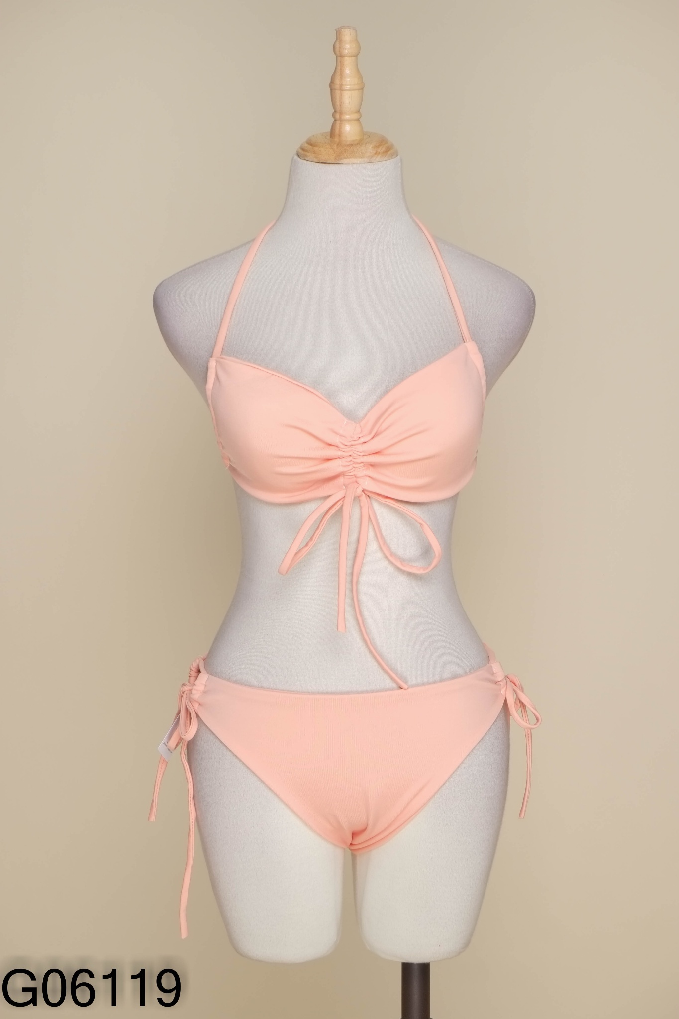 Set bikini hồng nhạt hai mảnh