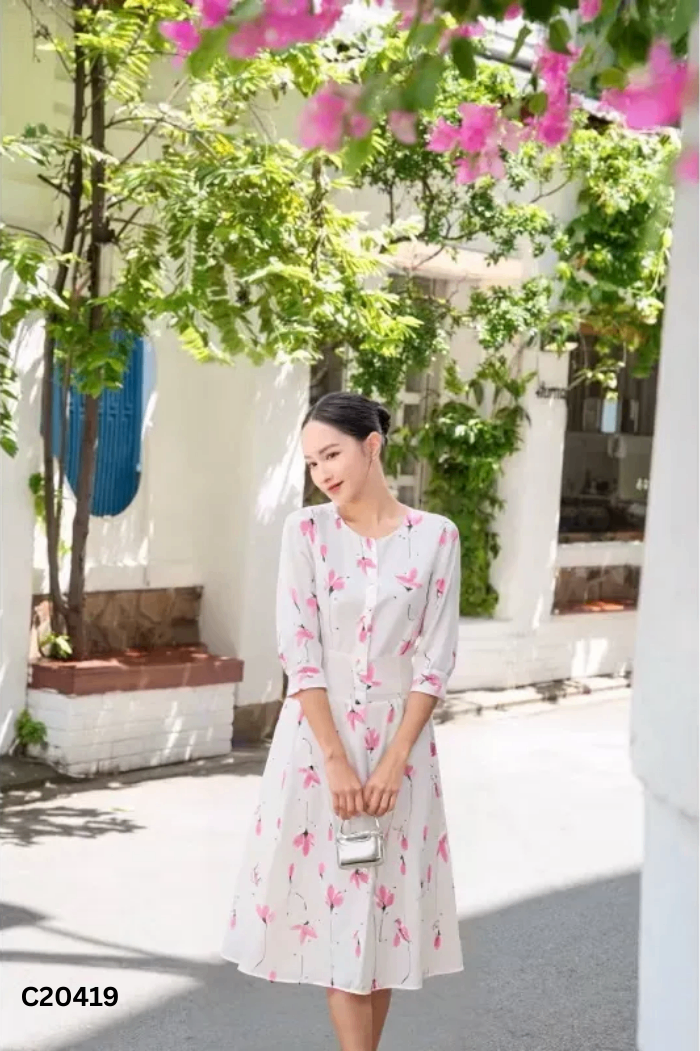 Váy be hoa hồng phối cúc