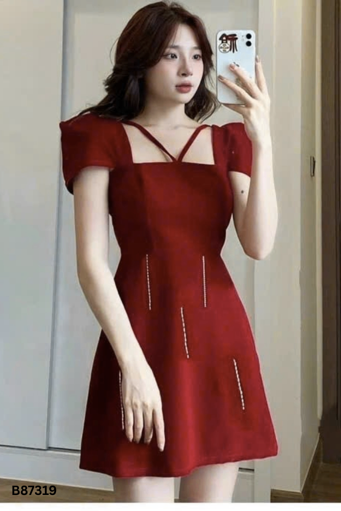 Váy nhung đỏ đính ngọc