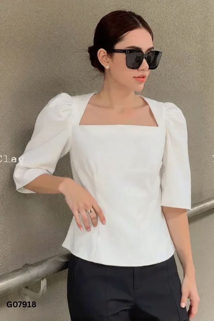 Áo H.LYNN trắng cổ vuông