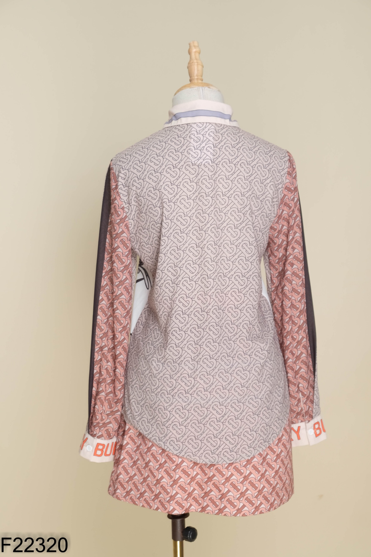 Set Áo sơ mi be họa tiết + chân váy