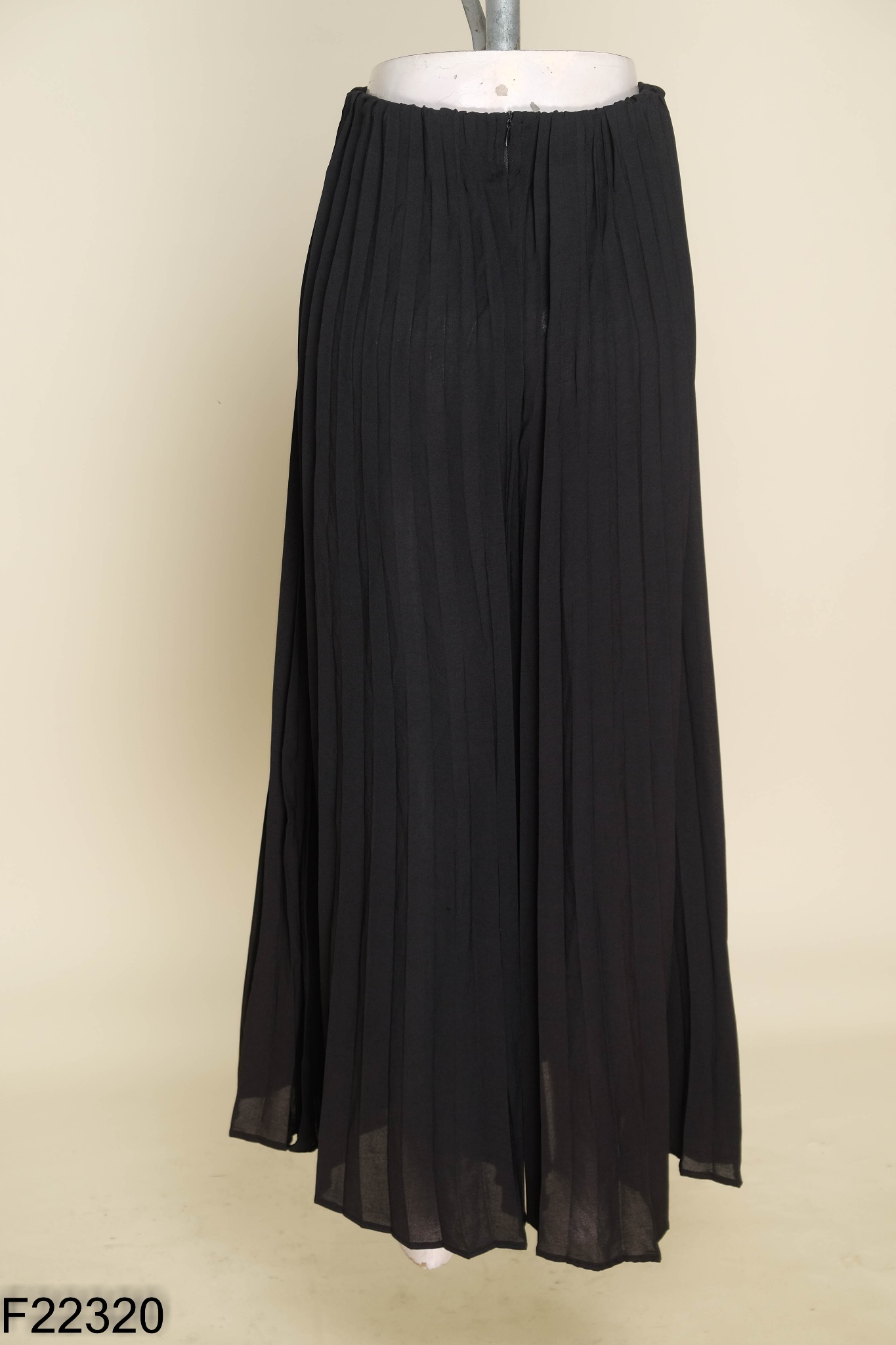 Quần culottes đen dập ly