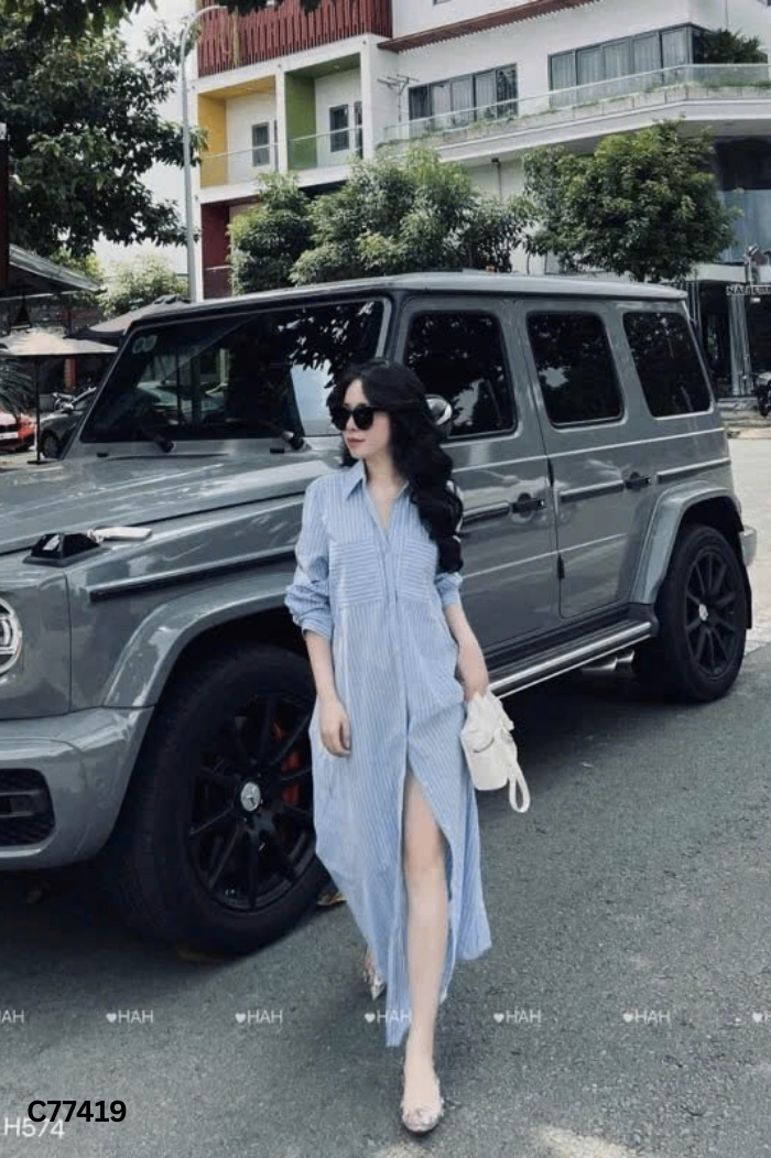 Váy sơ mi xanh kẻ trắng