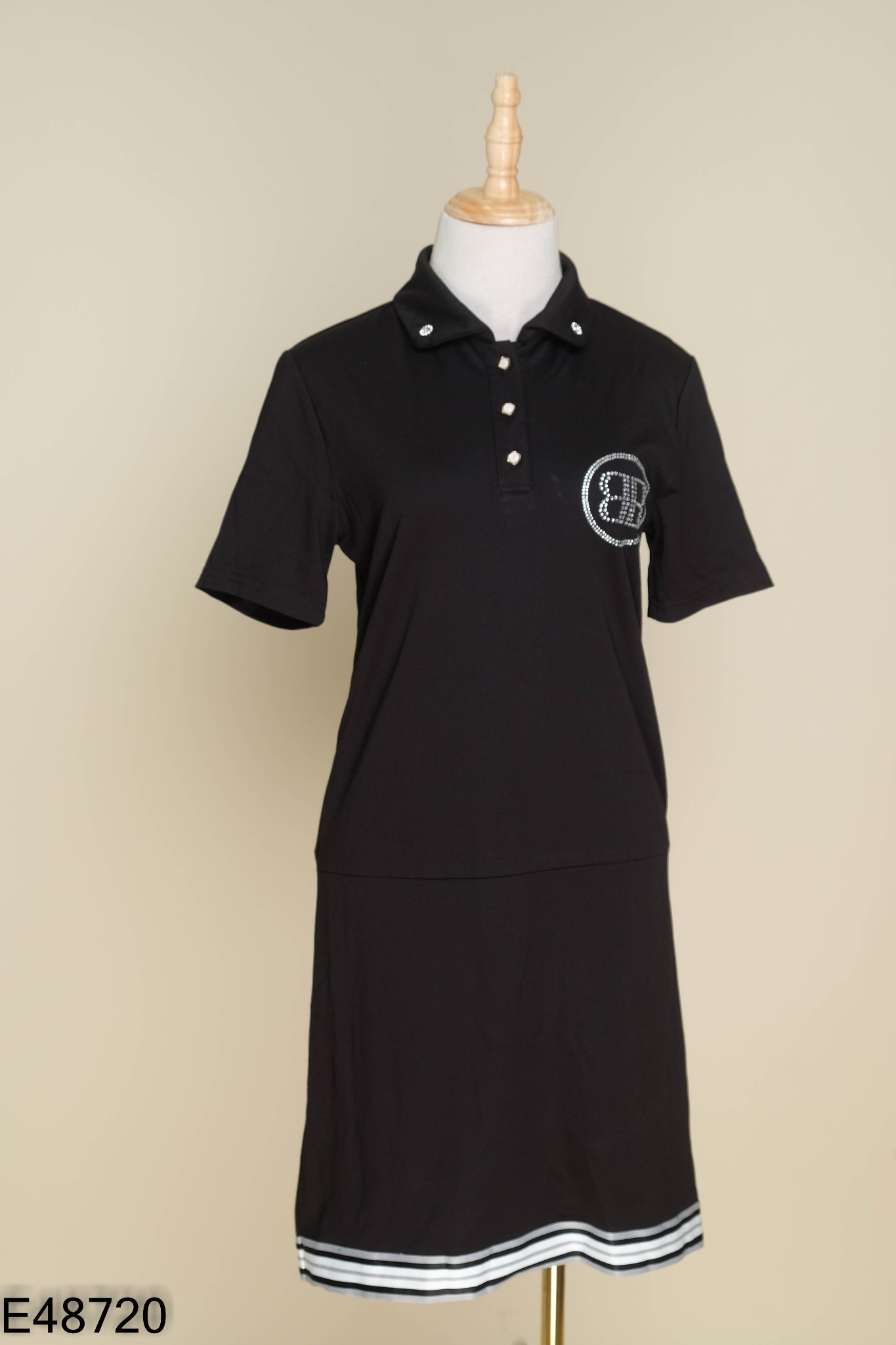 Váy polo đen đính hạt