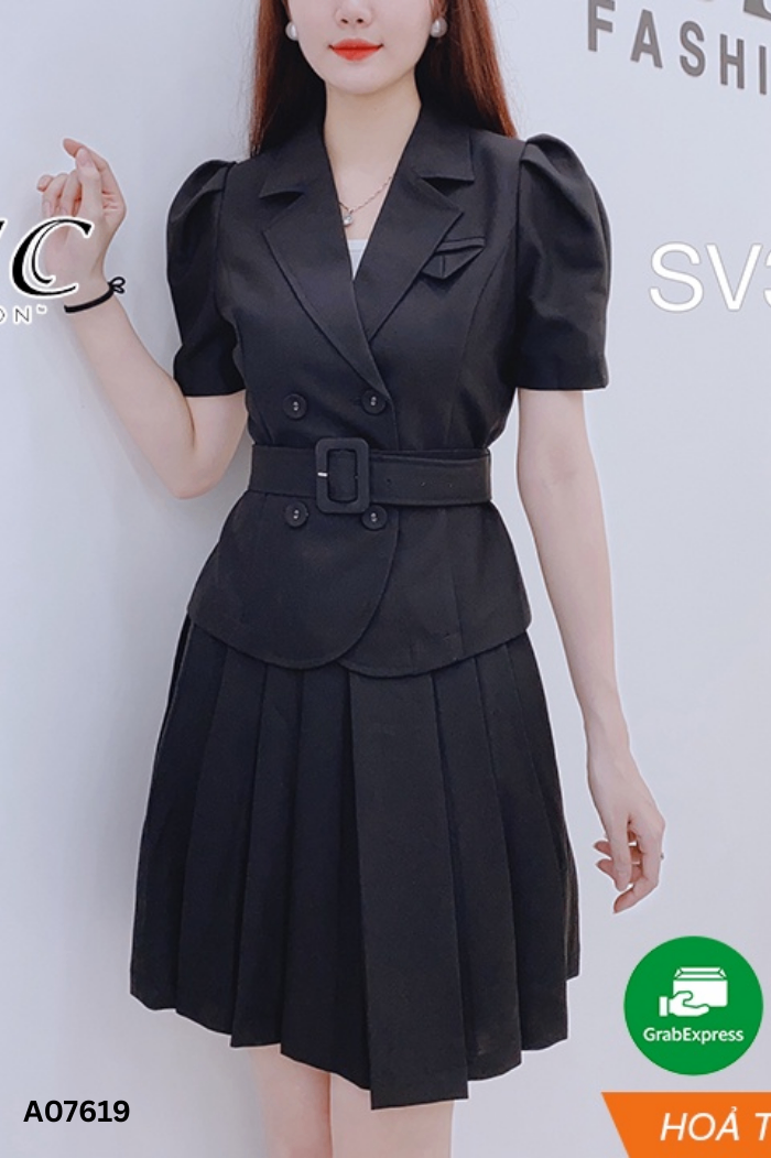 Set đen áo vest + chân váy xếp ly