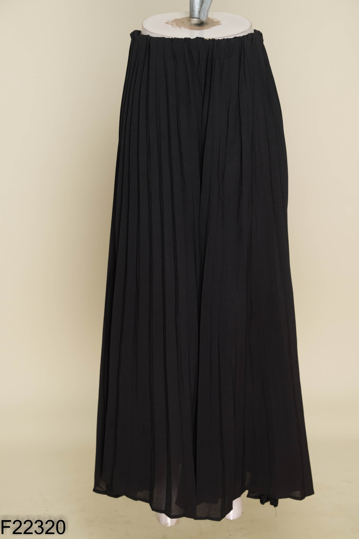 Quần culottes đen dập ly