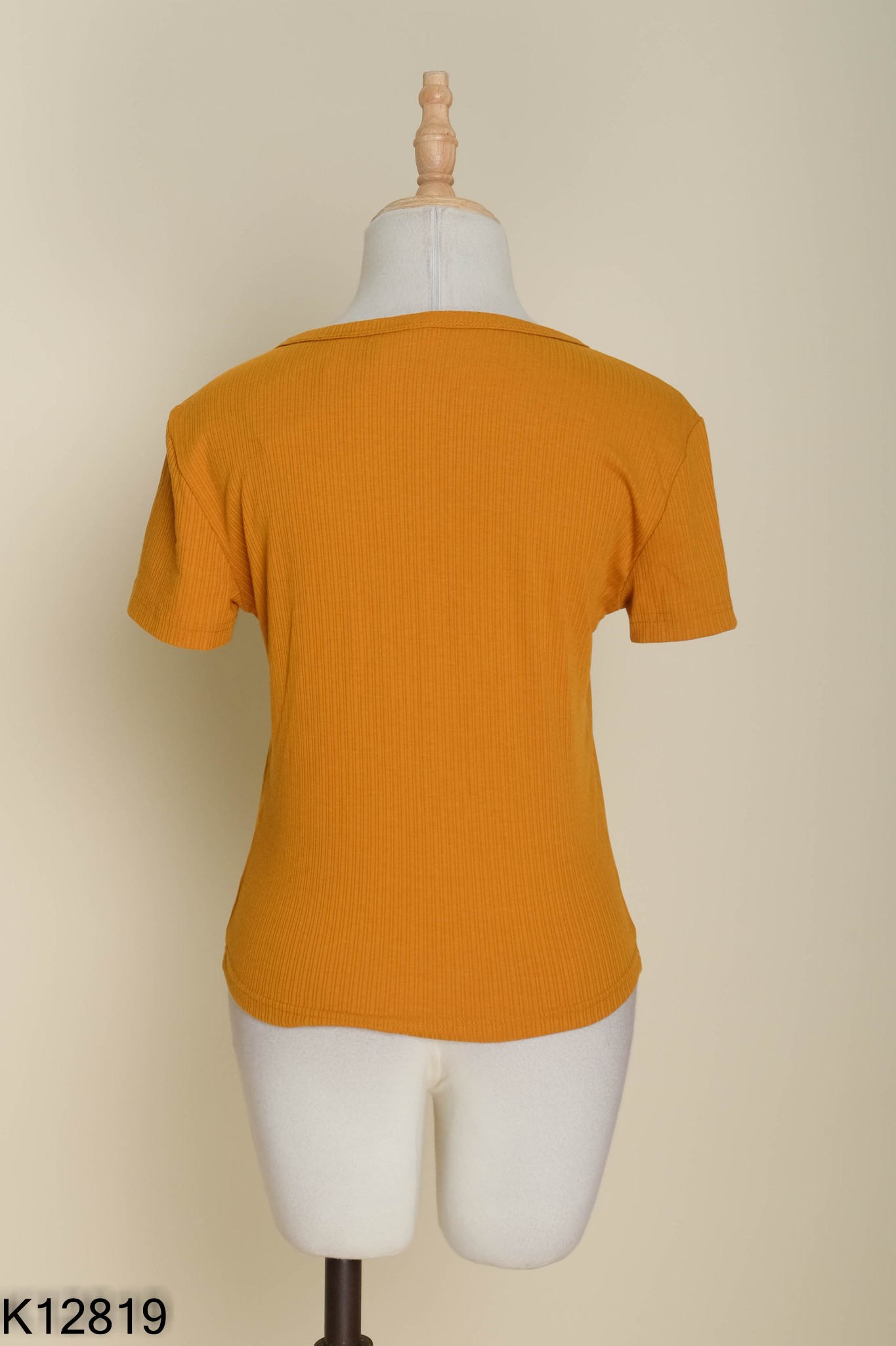 Áo vàng ADORE DRESS thêu chữ đen