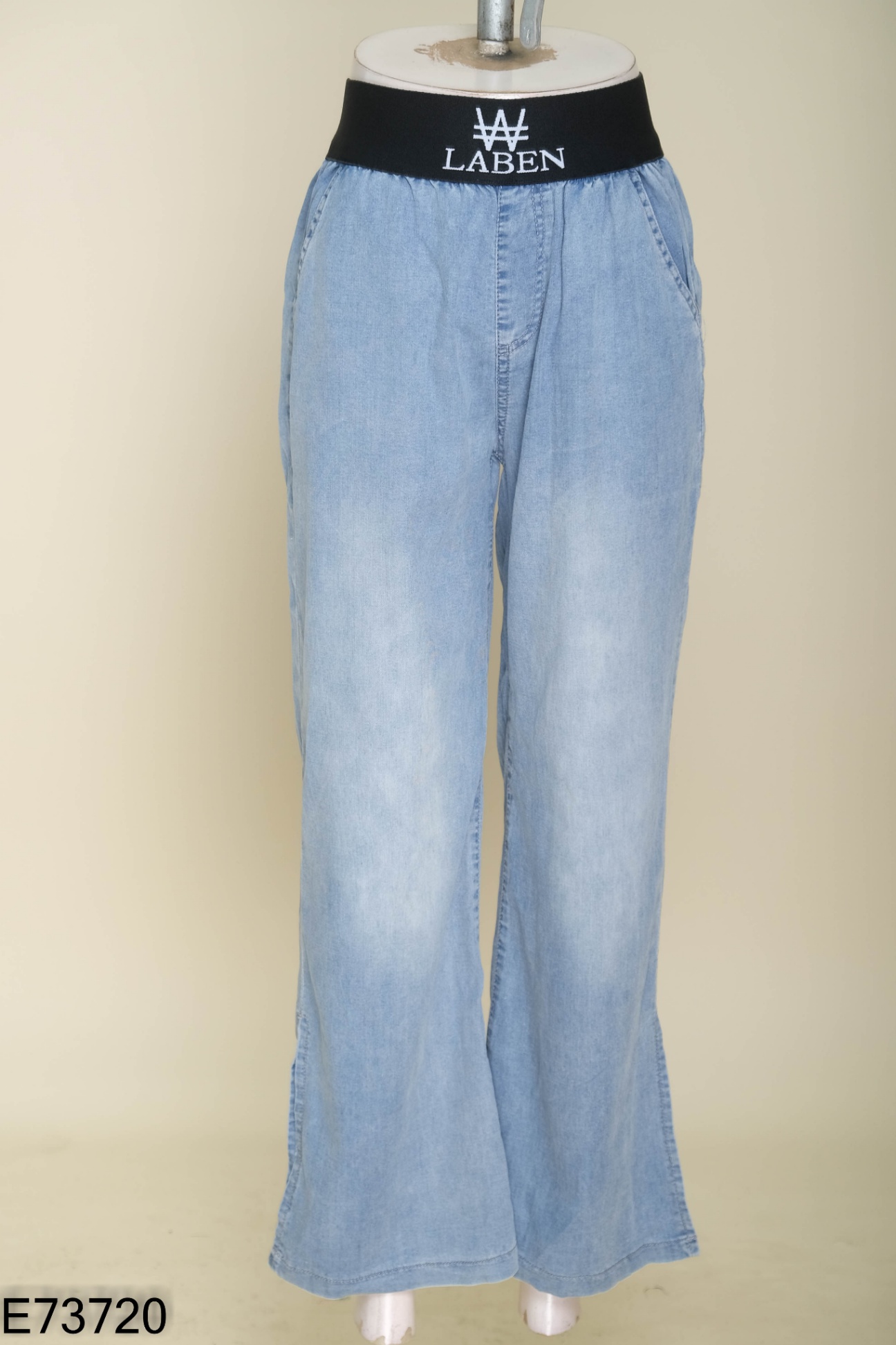 Quần jeans xanh mỏng cạp đen