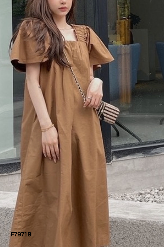 Váy nâu suông cổ vuông