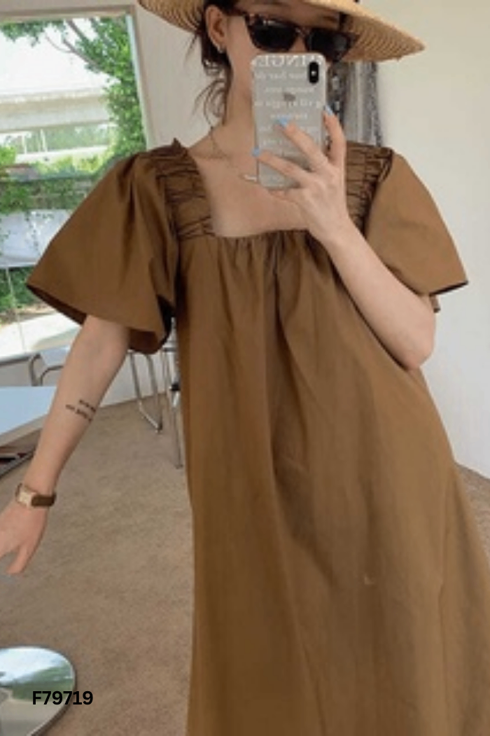 Váy nâu suông cổ vuông