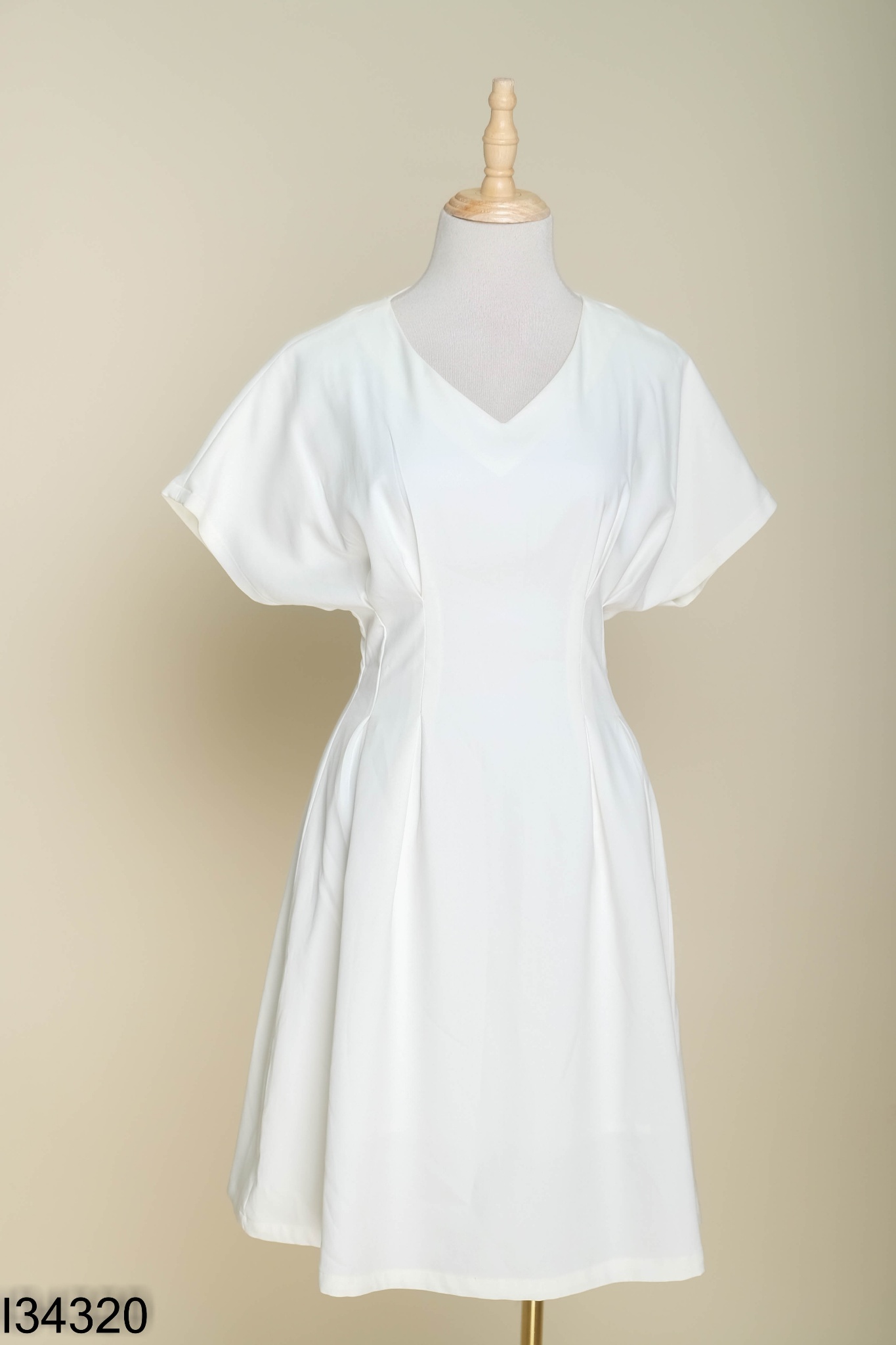 Váy CHARME STORE trắng cổ V