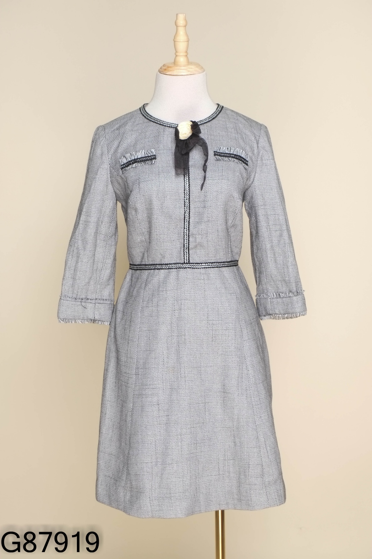 Váy IVY MODA dạ trắng phối đen