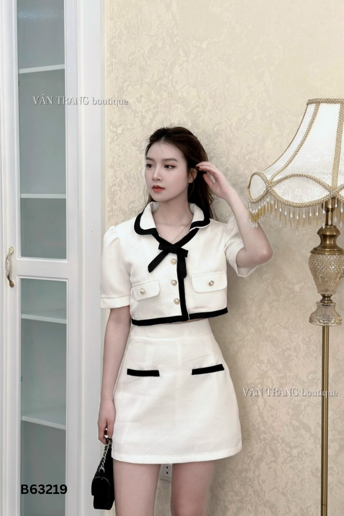 SET LYNSIE DESIGN Áo trắng phối đen + chân váy