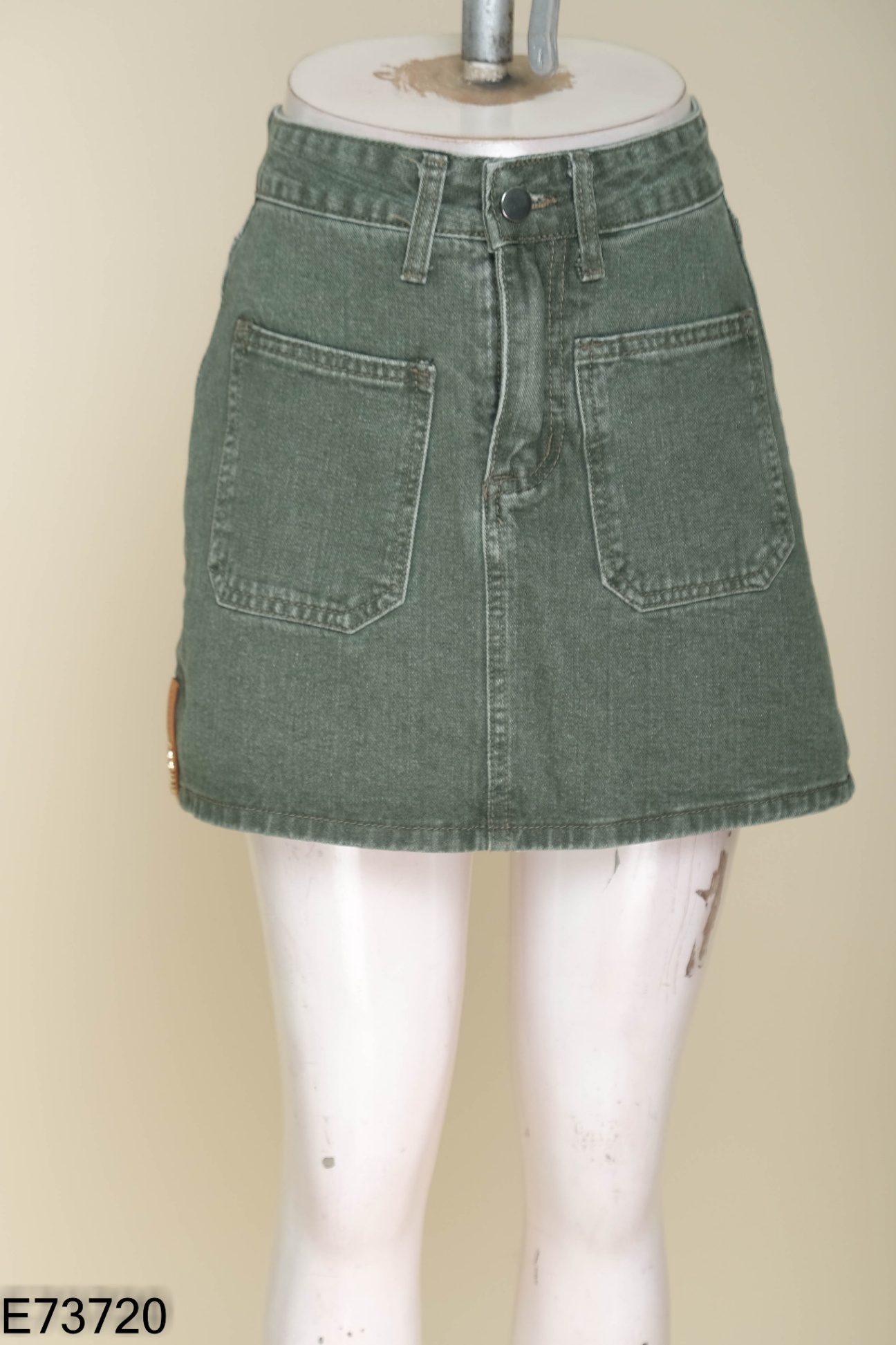 Chân váy jeans xanh phối túi