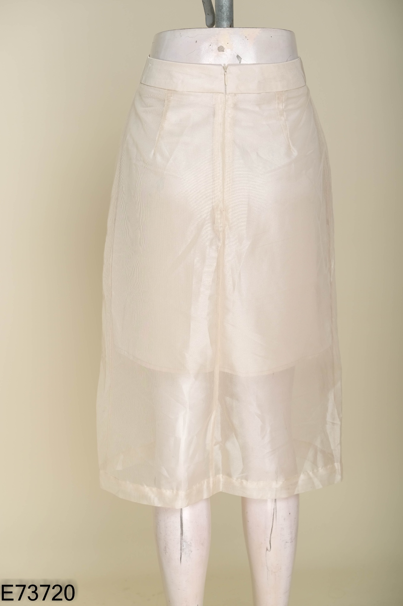 Chân váy lưới be IVY MODA phối cúc
