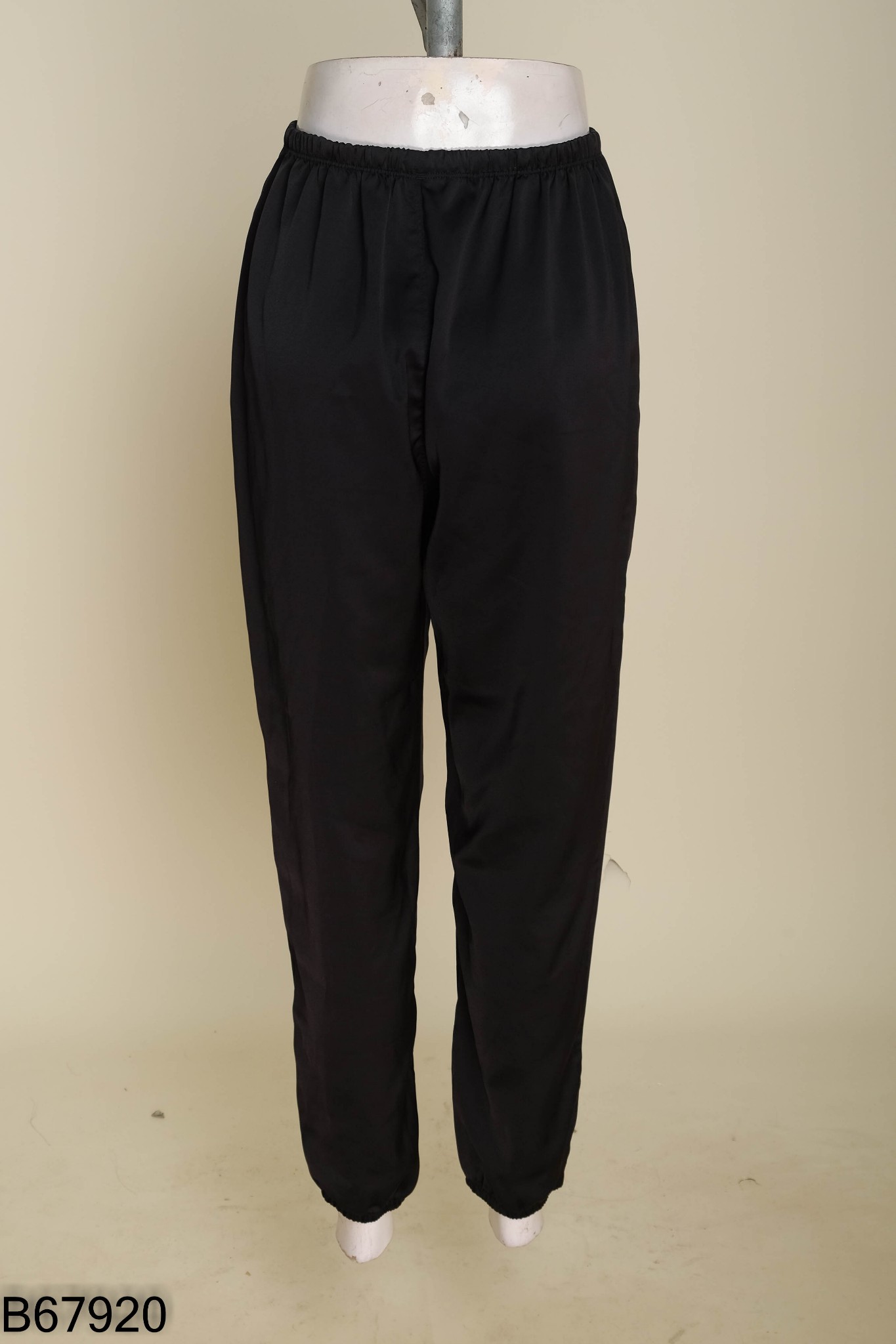 Quần UNIQLO đen trơn