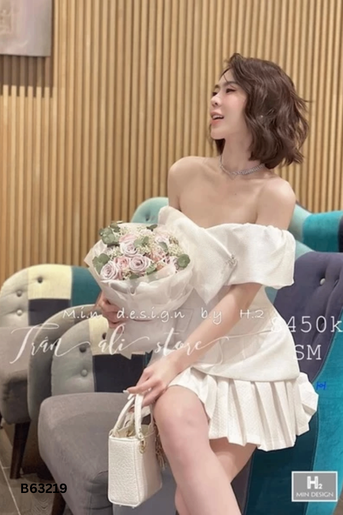 Áo kiểu trắng hai dây