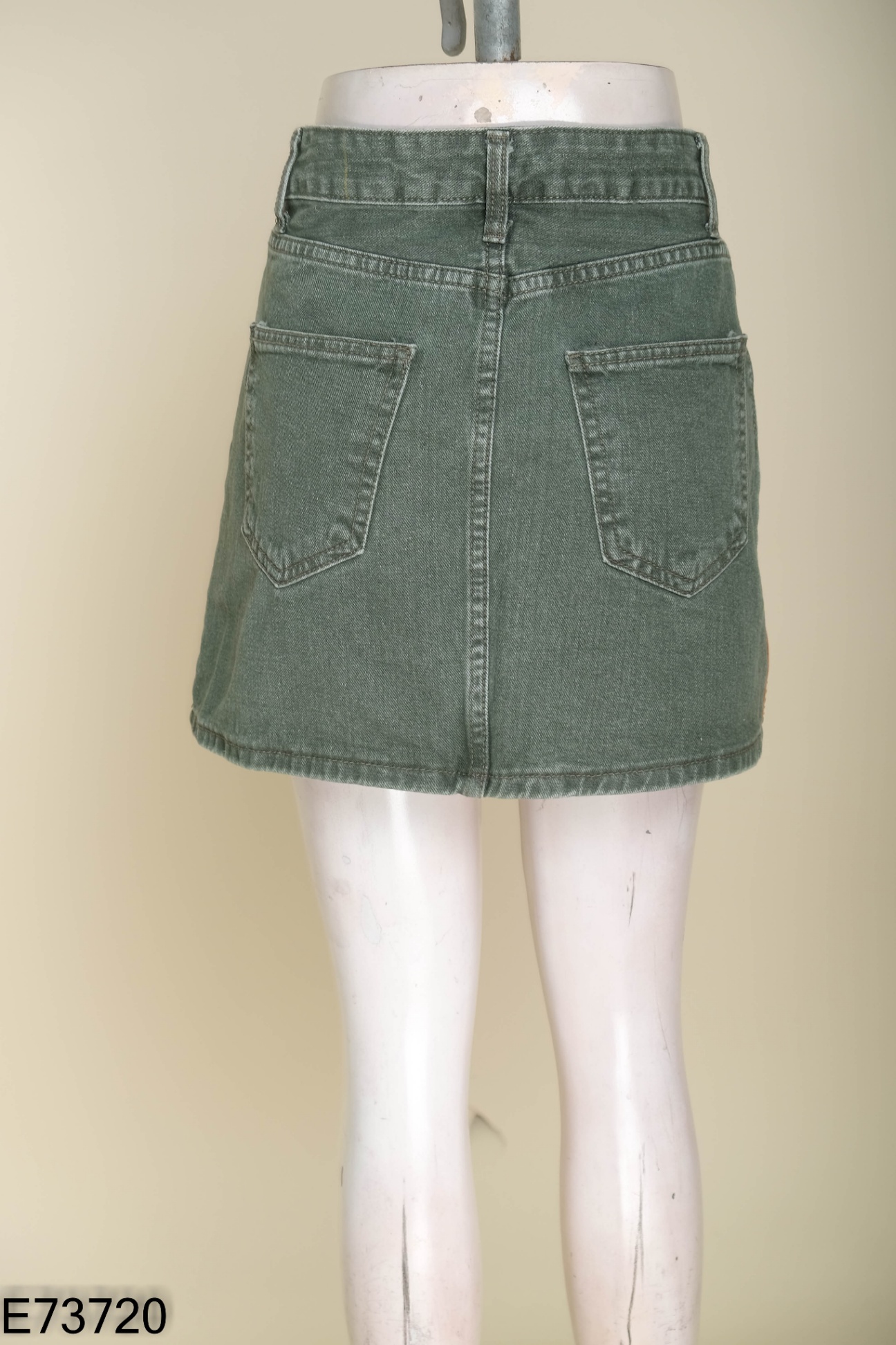 Chân váy jeans xanh phối túi