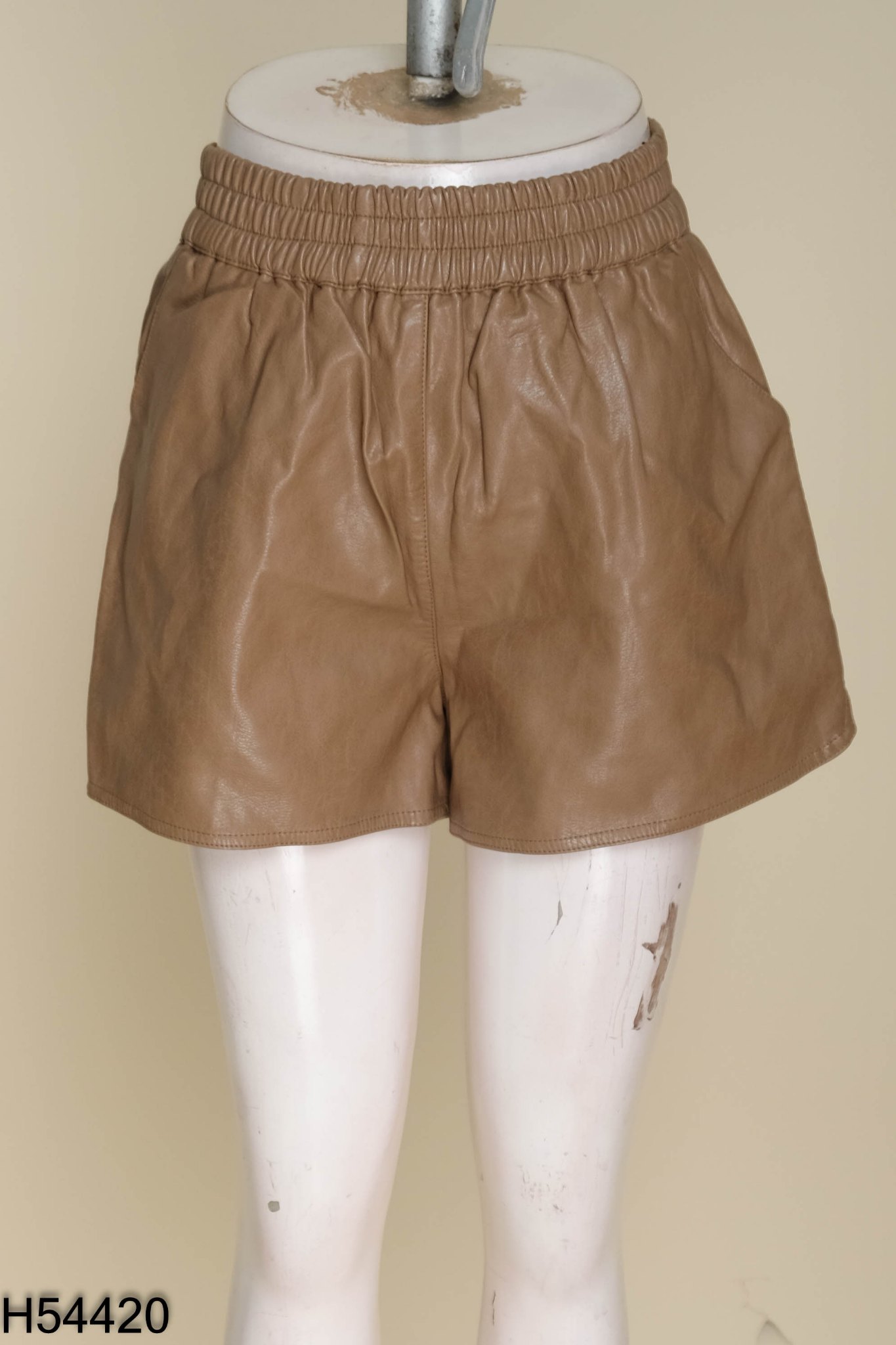 Quần short da nâu