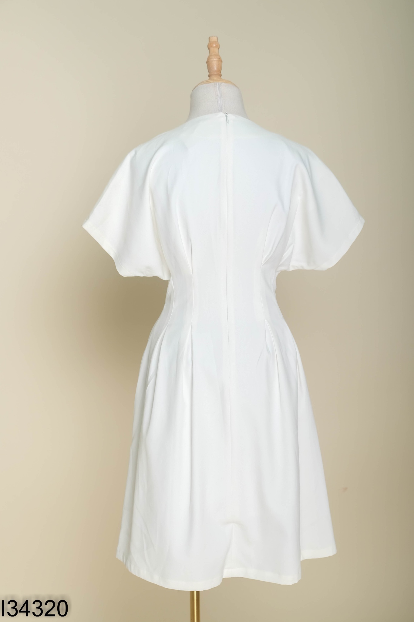 Váy CHARME STORE trắng cổ V