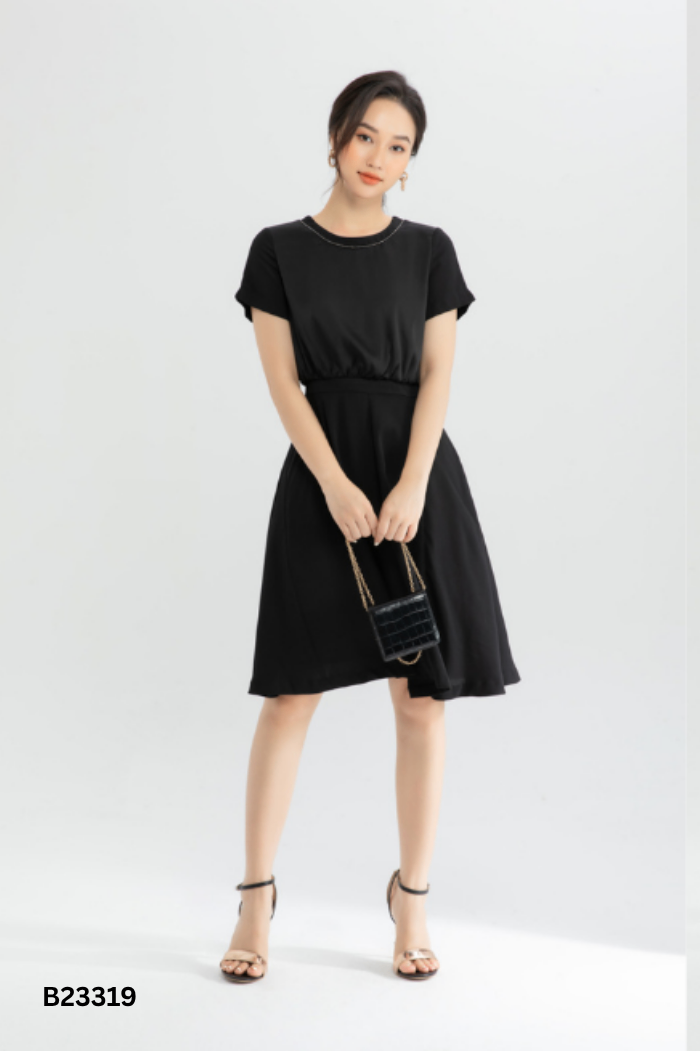 Váy đen IVY MODA cổ viền bạc