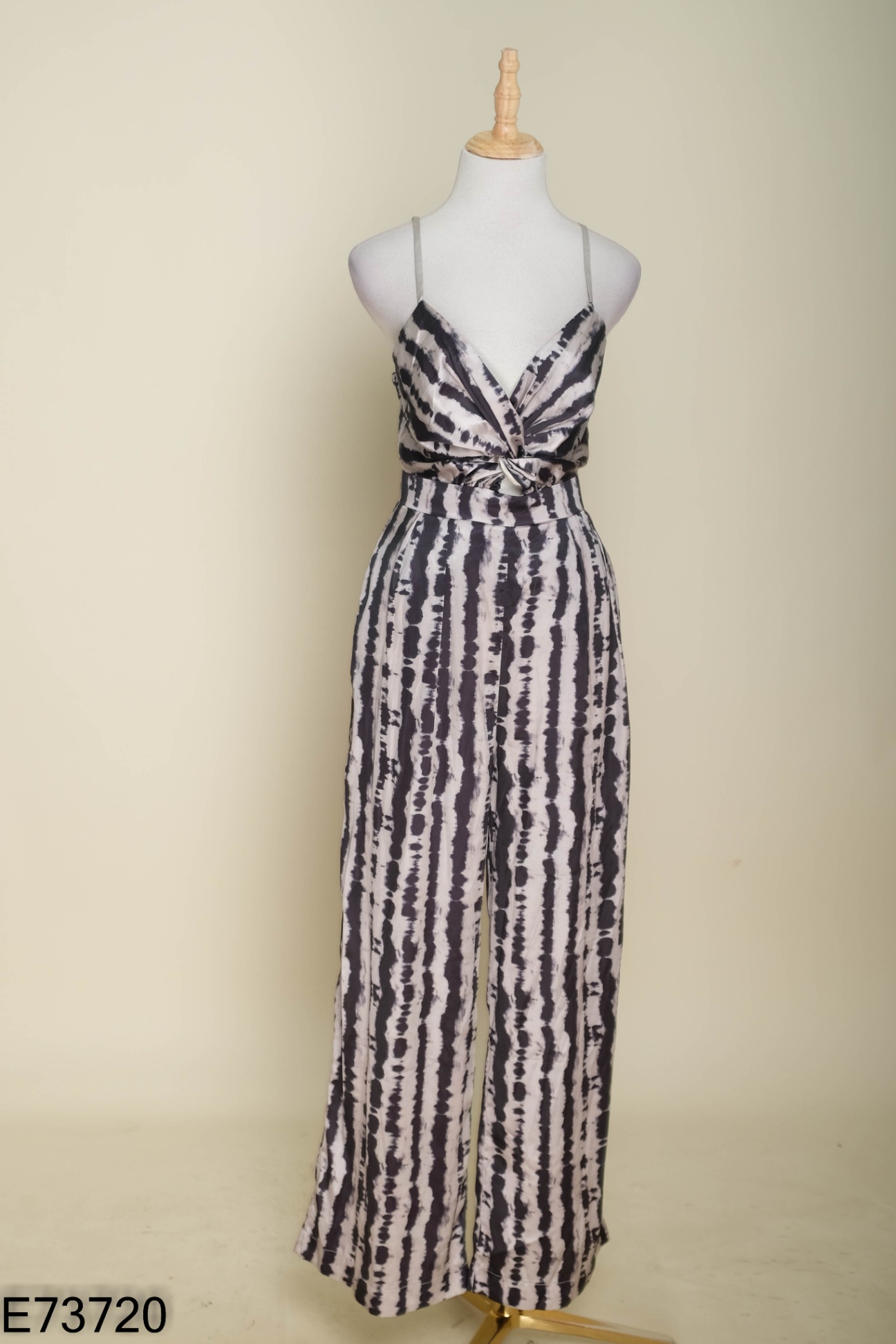Jumpsuits hai dây be phối đen