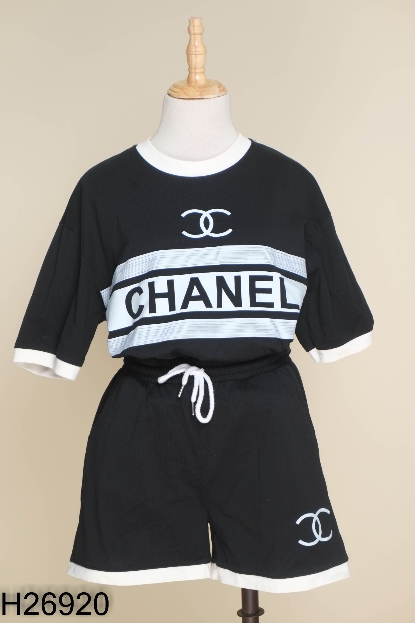 SET Áo đen in chữ trắng + quần shorts KIDS