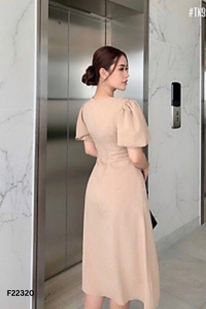 Váy đũi be tay phồng