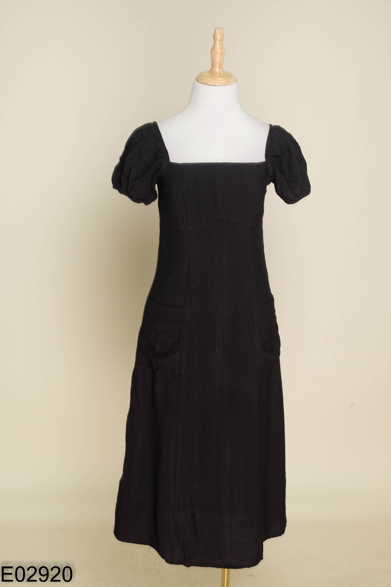 Váy ADORE DRESS đũi đen cổ vuông